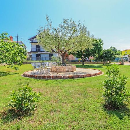 Pension Nina Umag Buitenkant foto