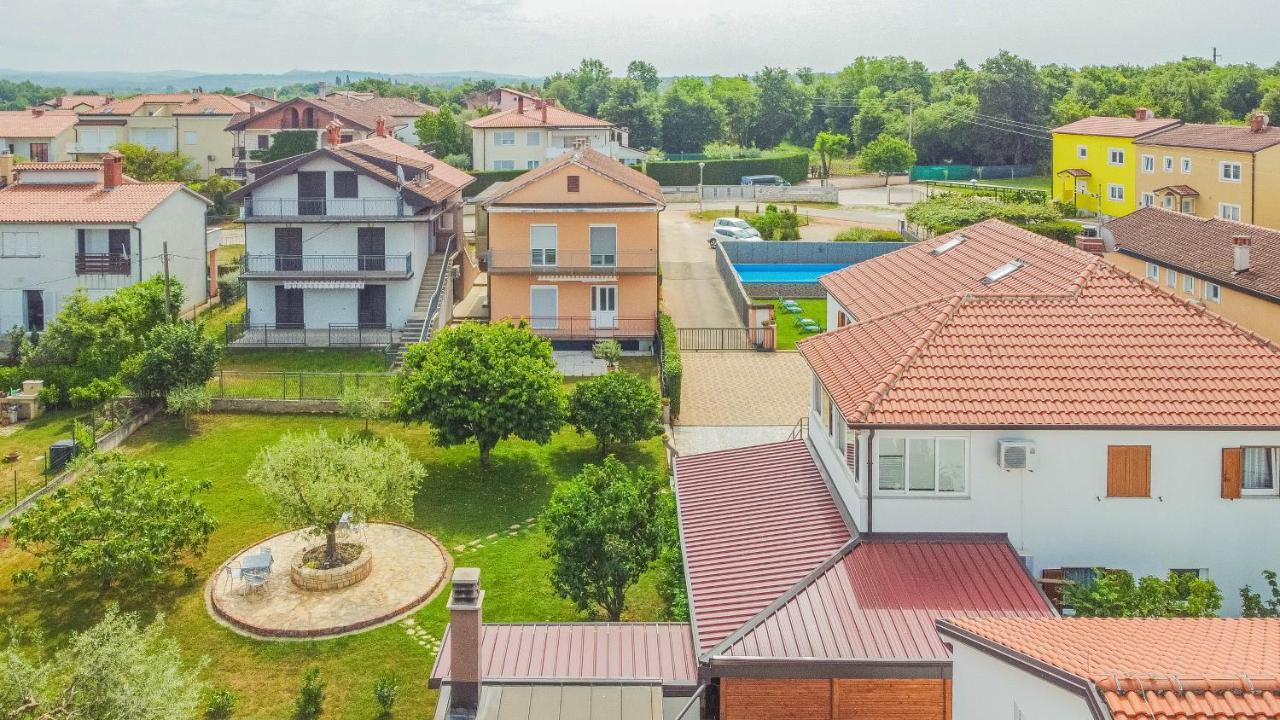 Pension Nina Umag Buitenkant foto