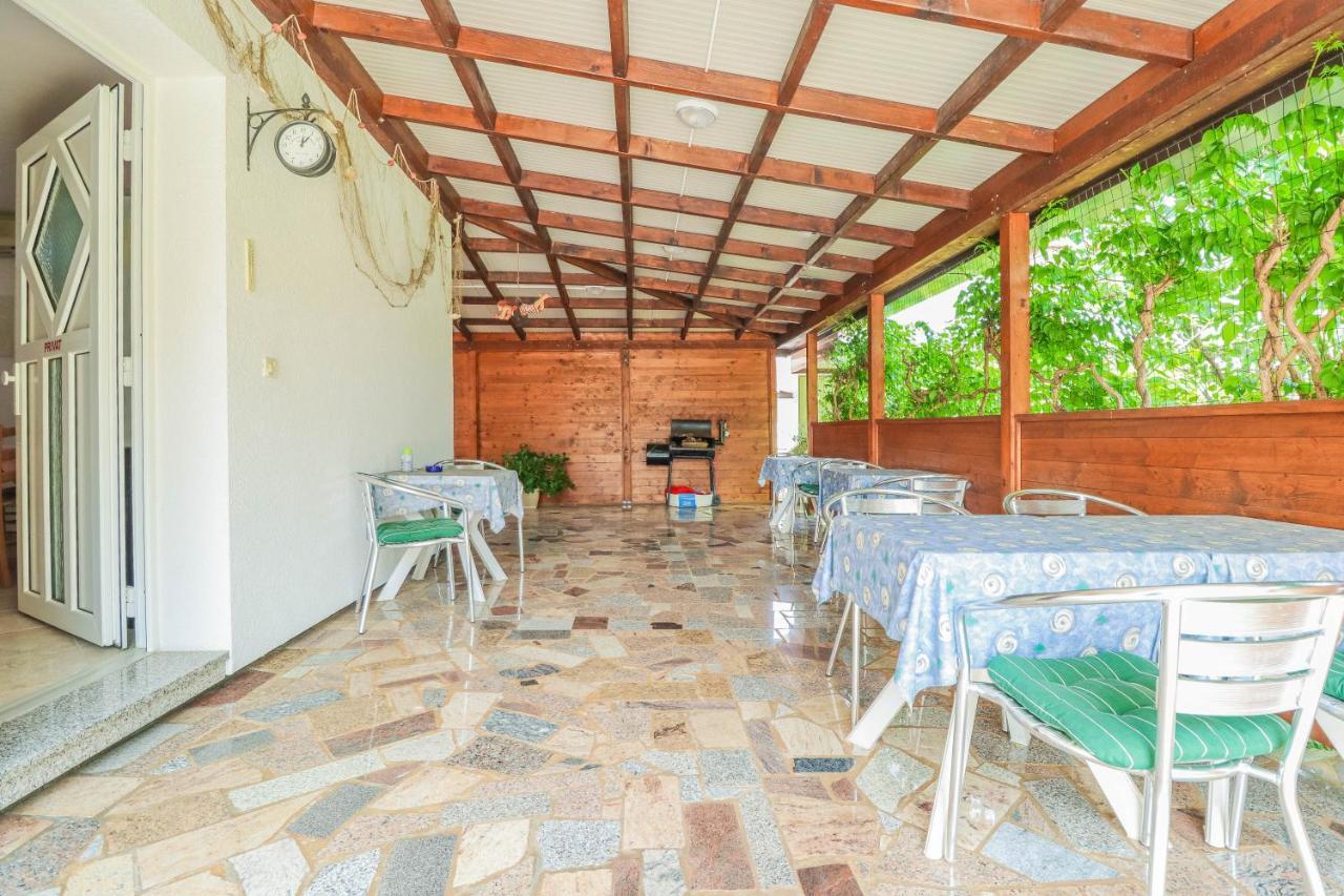 Pension Nina Umag Buitenkant foto