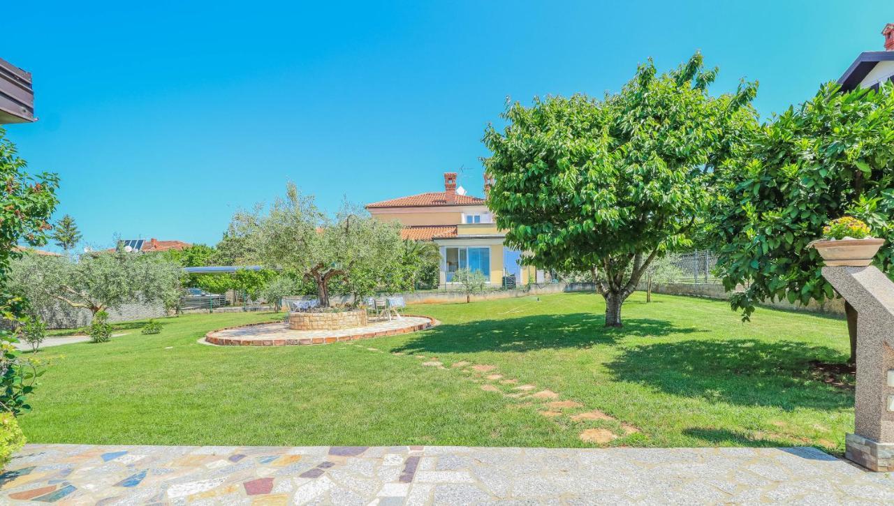 Pension Nina Umag Buitenkant foto
