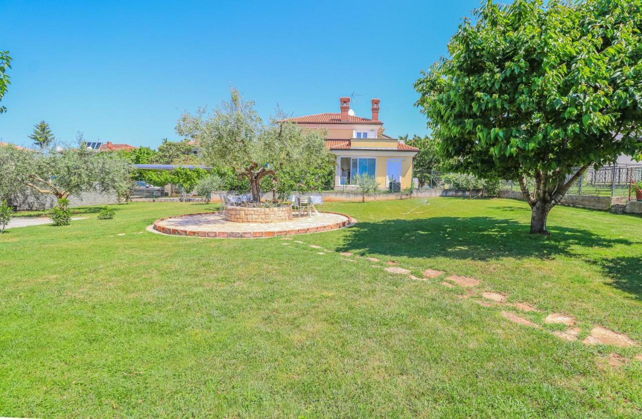 Pension Nina Umag Buitenkant foto