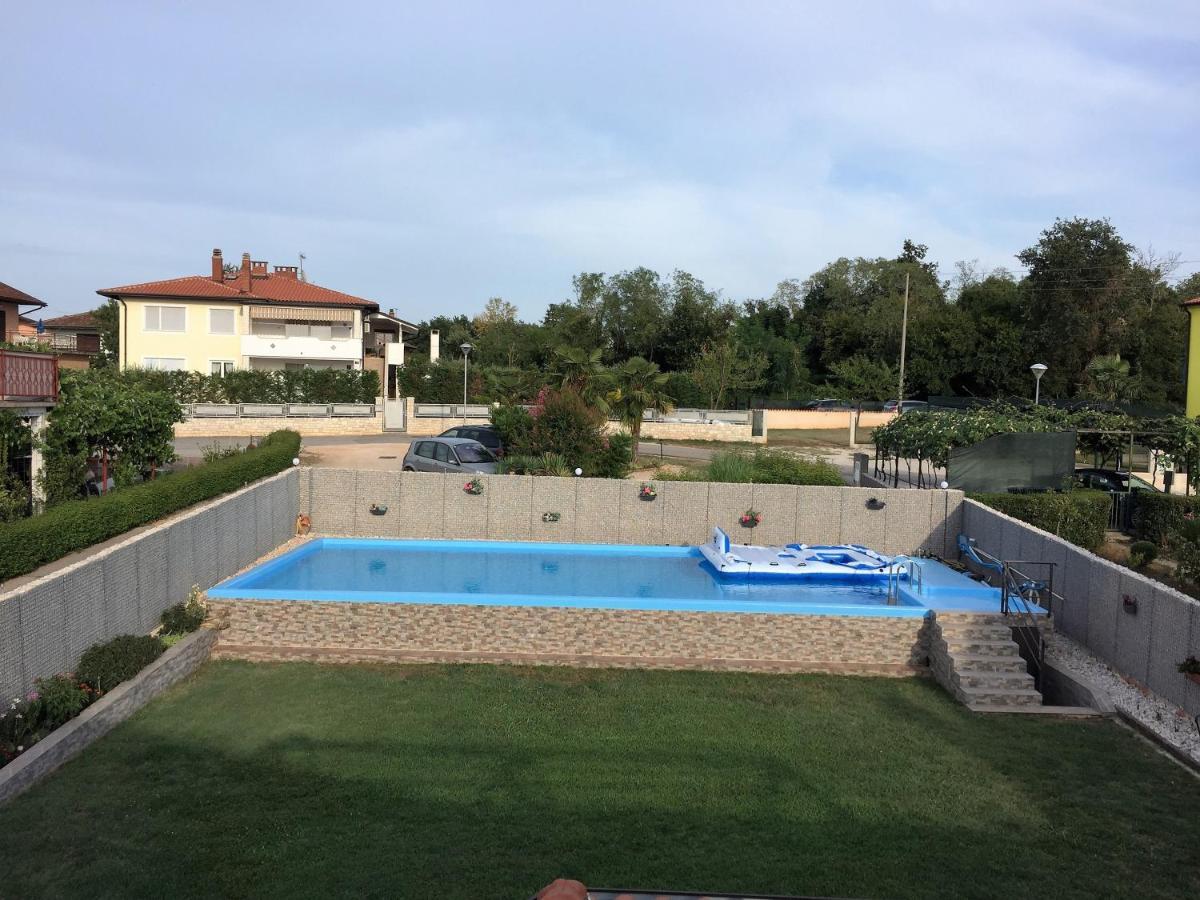 Pension Nina Umag Buitenkant foto