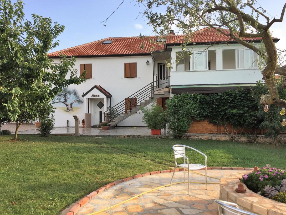 Pension Nina Umag Buitenkant foto