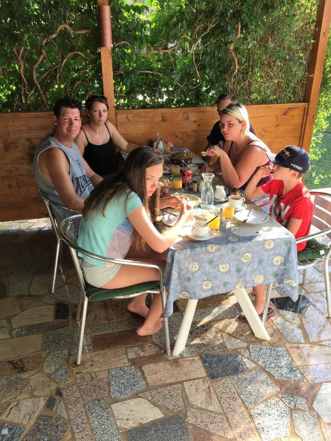 Pension Nina Umag Buitenkant foto