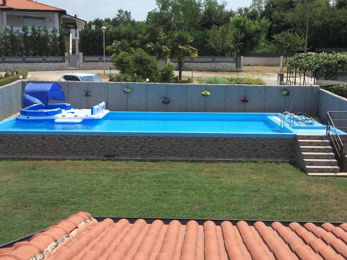 Pension Nina Umag Buitenkant foto