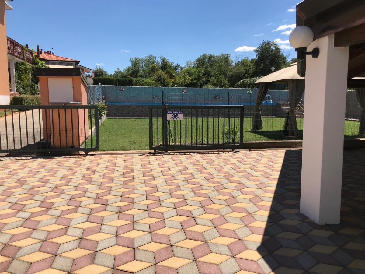 Pension Nina Umag Buitenkant foto