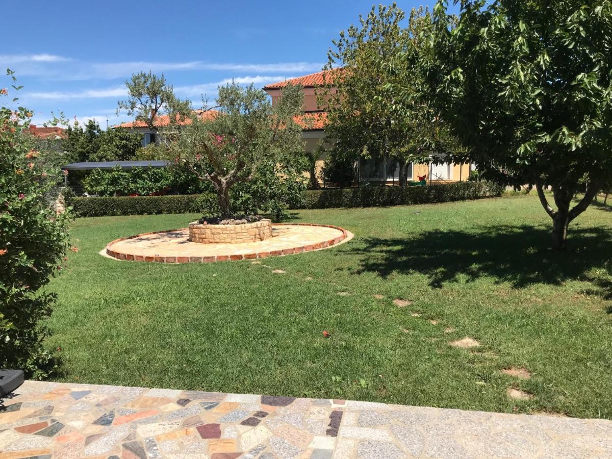 Pension Nina Umag Buitenkant foto